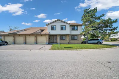 Condo Townhouse in Mississauga