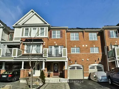 Att/Row/Townhouse in Milton