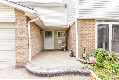 Att/Row/Townhouse in Brampton
