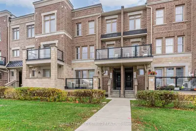 Condo Townhouse in Toronto