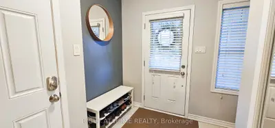 Att/Row/Townhouse in Milton