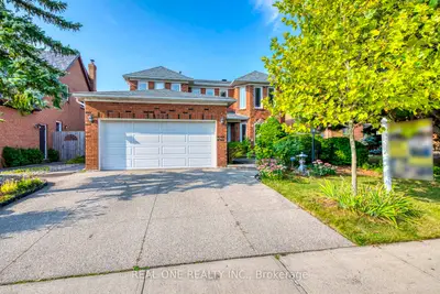 Detached in Oakville