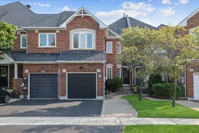 Att/Row/Townhouse in Mississauga