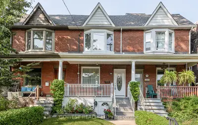 Att/Row/Townhouse in Toronto
