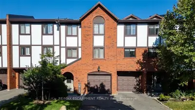 Condo Townhouse in Mississauga