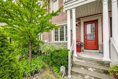 Att/Row/Townhouse in Toronto