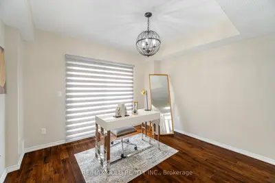 Att/Row/Townhouse in Brampton