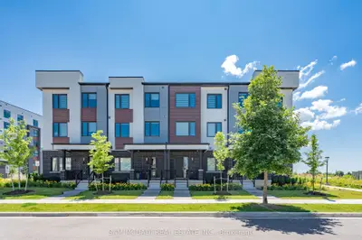 Condo Townhouse in Oakville