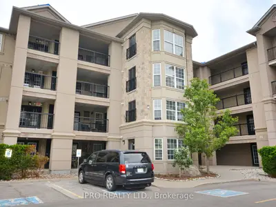 Condo Apartment in Milton
