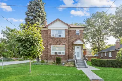 Triplex in Toronto
