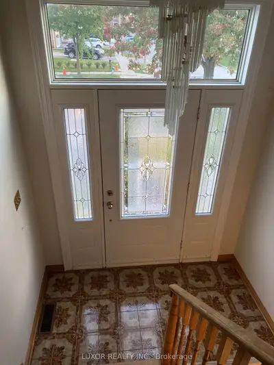 4275 Woodington Drive, Mississauga, On L4z 1m1
