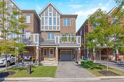 Att/Row/Townhouse in Milton