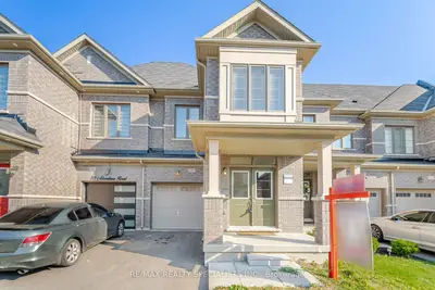 Att/Row/Townhouse in Brampton