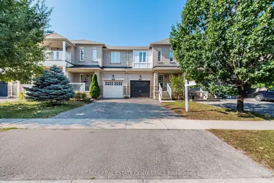 Att/Row/Townhouse in Oakville