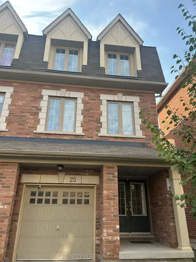 Att/Row/Townhouse in Brampton