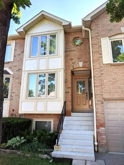 Condo Townhouse in Mississauga