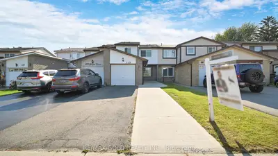 Att/Row/Townhouse in Brampton