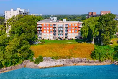 Condo Apartment in Burlington