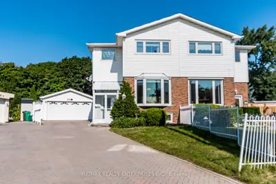 Semi-Detached in Mississauga