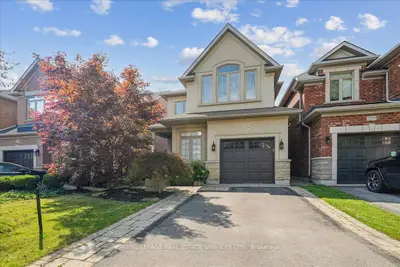 Detached in Oakville