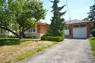 Detached in Oakville