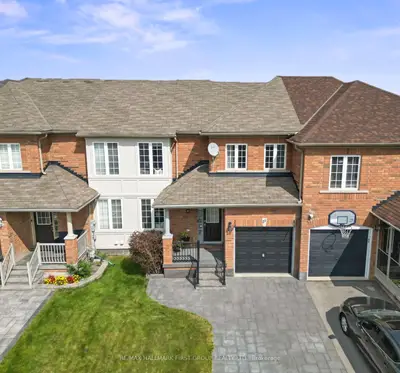 Att/Row/Townhouse in Brampton