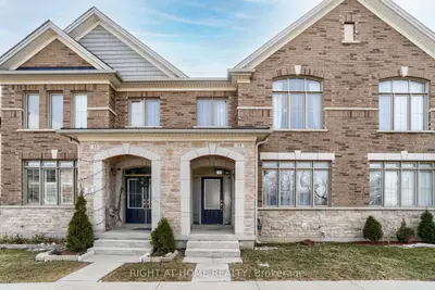Att/Row/Townhouse in Brampton