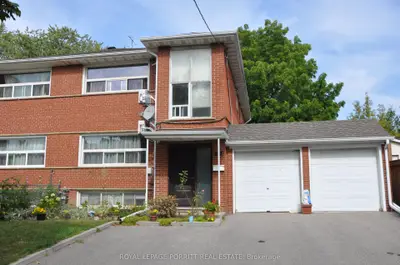 Triplex in Toronto