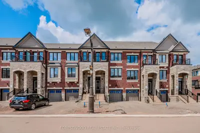 Att/Row/Townhouse in Oakville