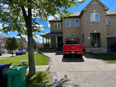 Att/Row/Townhouse in Brampton