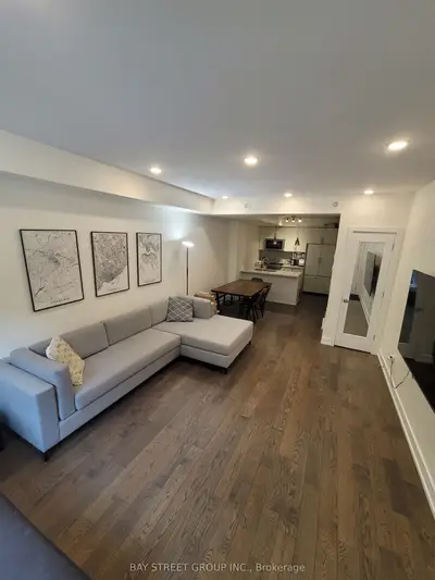 Att/Row/Townhouse in Toronto