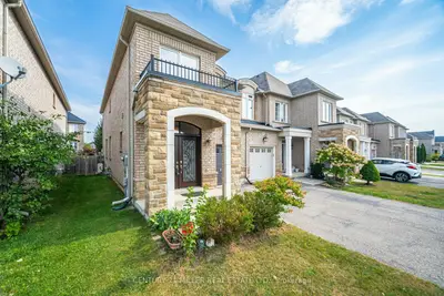 Att/Row/Townhouse in Oakville
