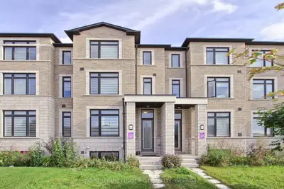Att/Row/Townhouse in Brampton