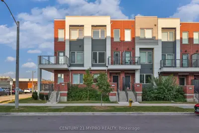 Att/Row/Townhouse in Toronto