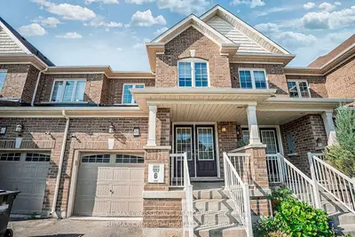 Att/Row/Townhouse in Brampton