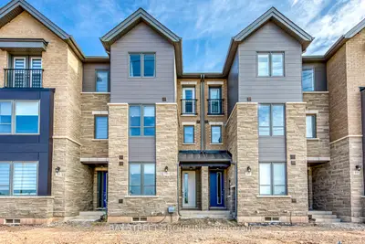 Att/Row/Townhouse in Oakville