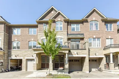 Att/Row/Townhouse in Brampton