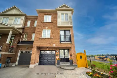 Att/Row/Townhouse in Oakville