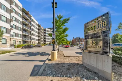 Condo Apartment in Milton
