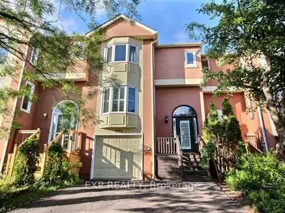 Att/Row/Townhouse in Oakville