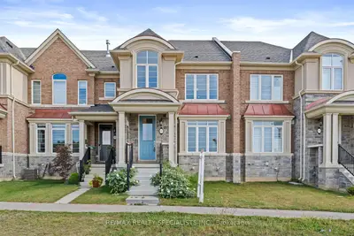 Att/Row/Townhouse in Oakville