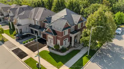 Detached in Burlington