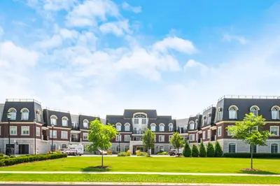 Condo Apartment in Oakville