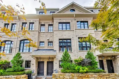 Att/Row/Townhouse in Toronto