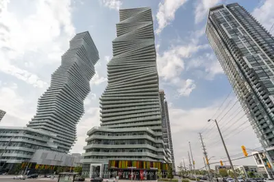 3900 Confederation Parkway 5701, Mississauga, On L5b 0m3