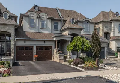 Att/Row/Townhouse in Oakville