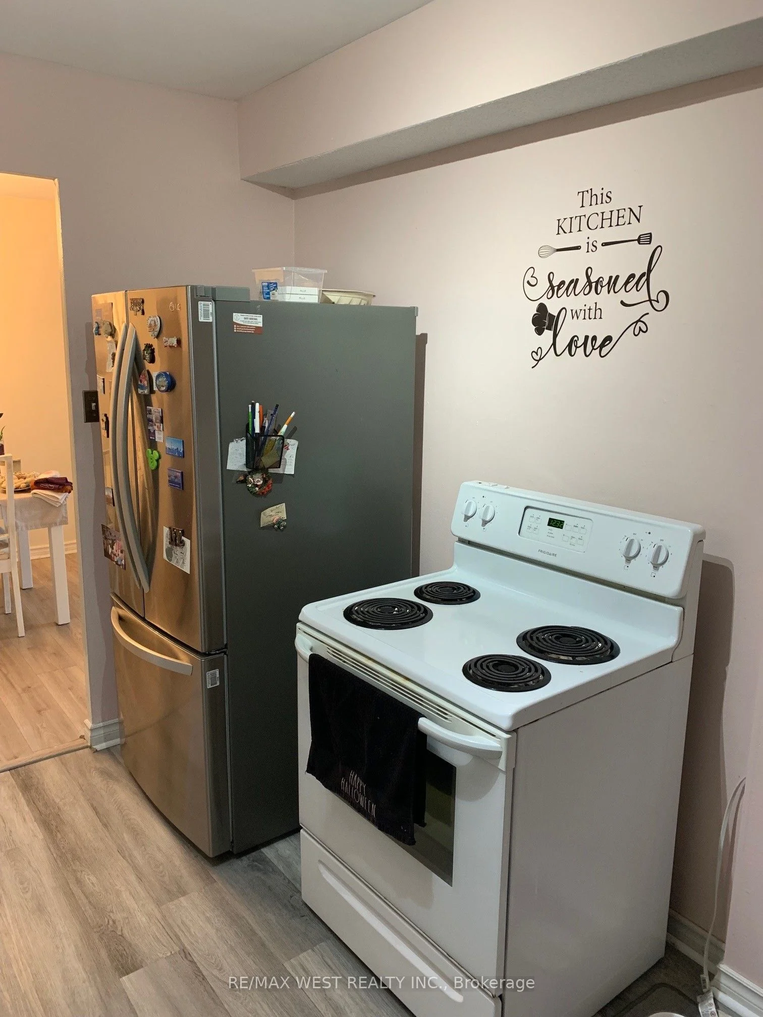 15 Elizabeth Street 605, Mississauga, ON L5G 2Z3