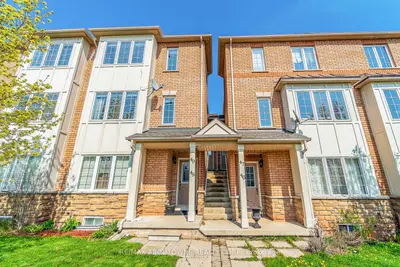 Condo Townhouse in Oakville