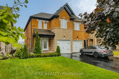 Att/Row/Townhouse in Mississauga