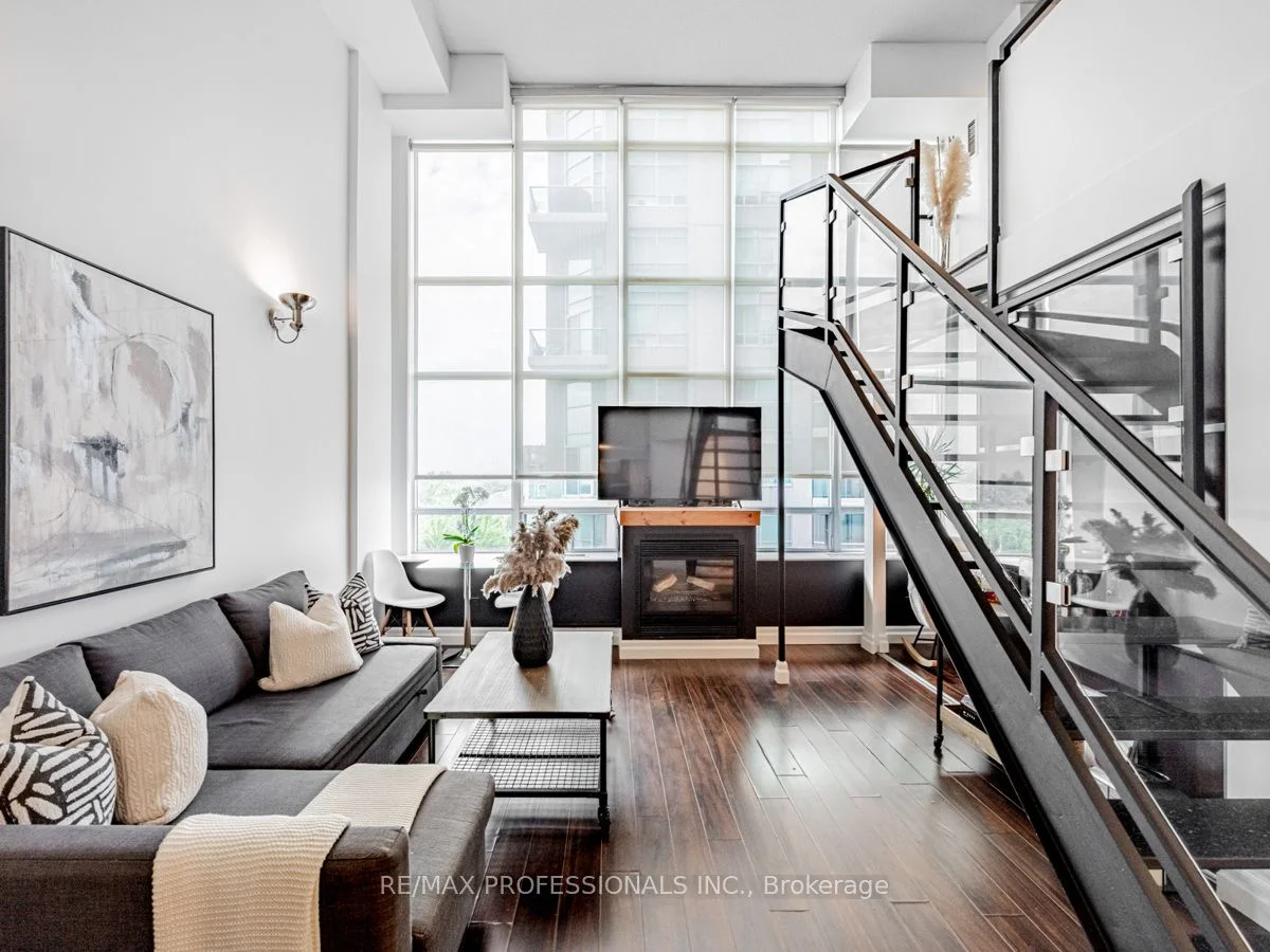 300 Manitoba Street 427, Toronto W06, On M8y 4g6